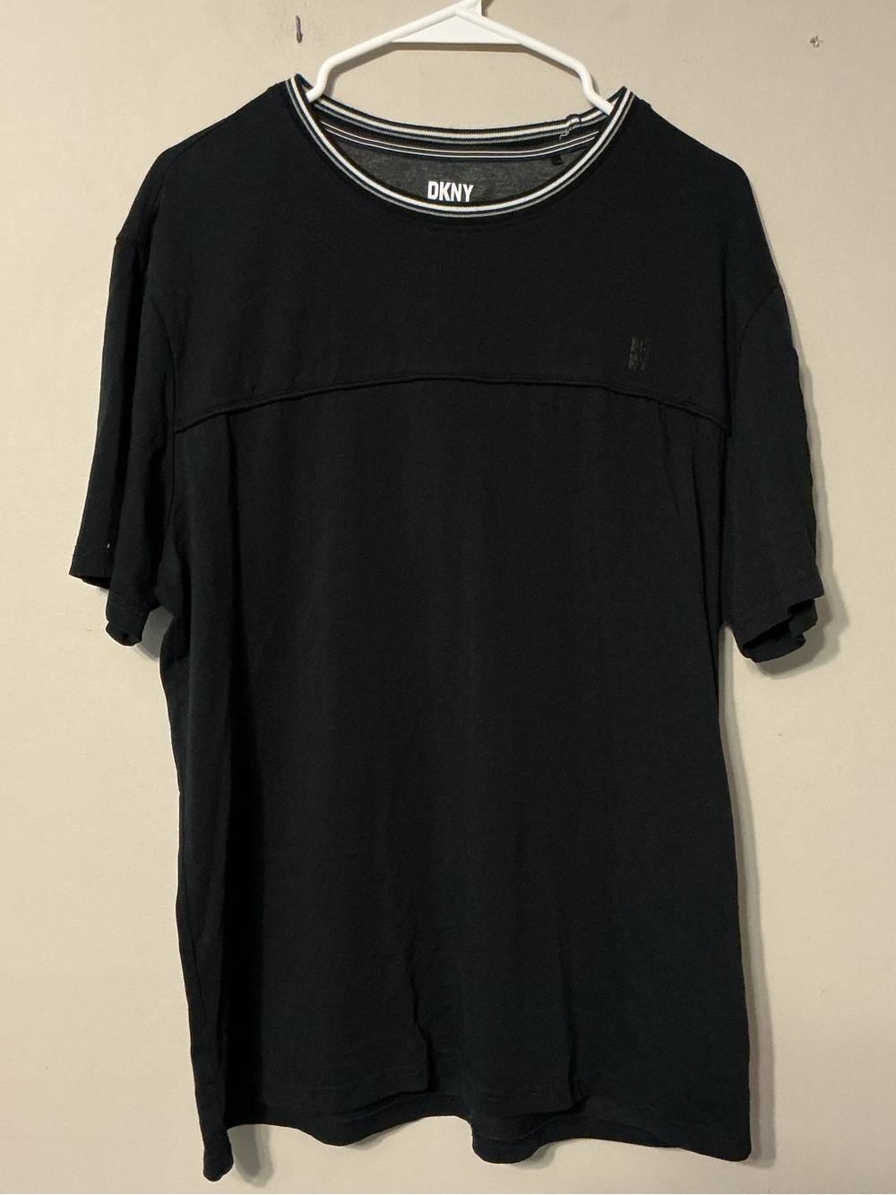 DKNY Black Short-Sleeve Crewneck Tee with Contrast Neck Trim